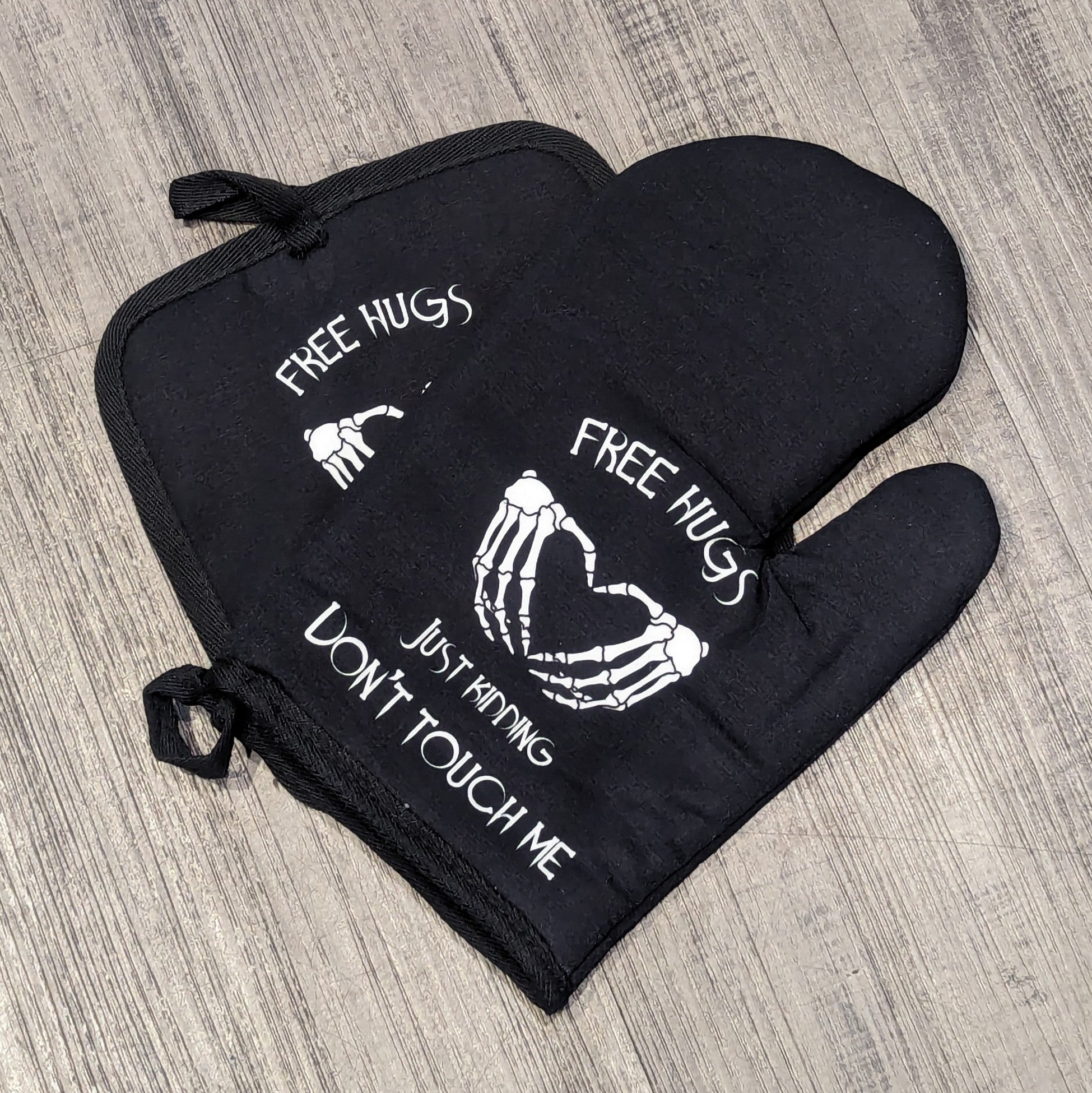 Free Hugs Collection Oven Mitt Set