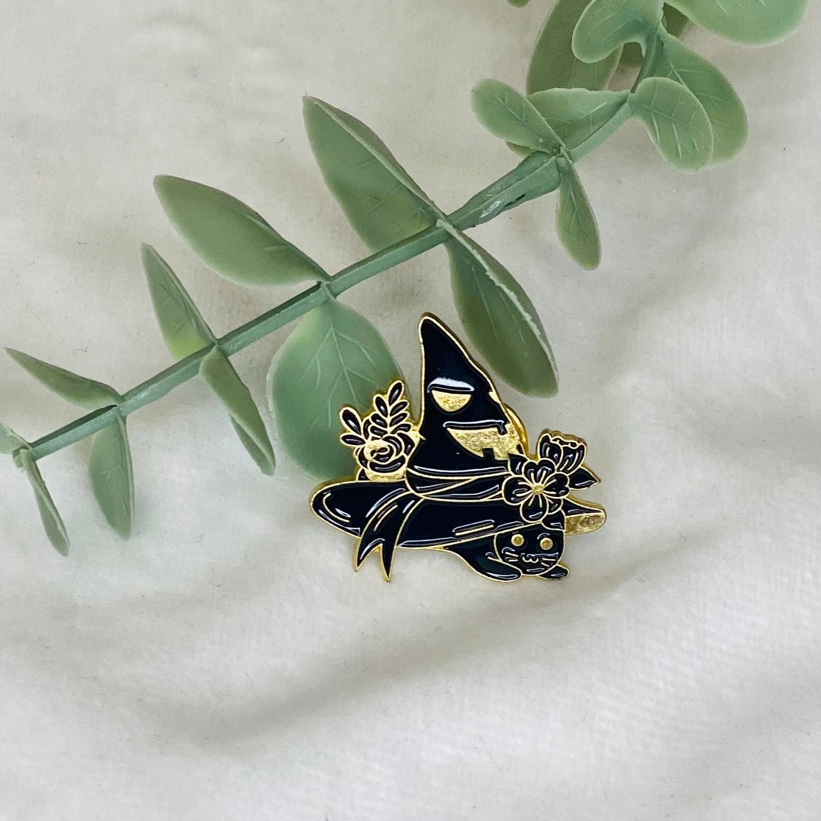 "Witches hat and cat" Enamel Pin